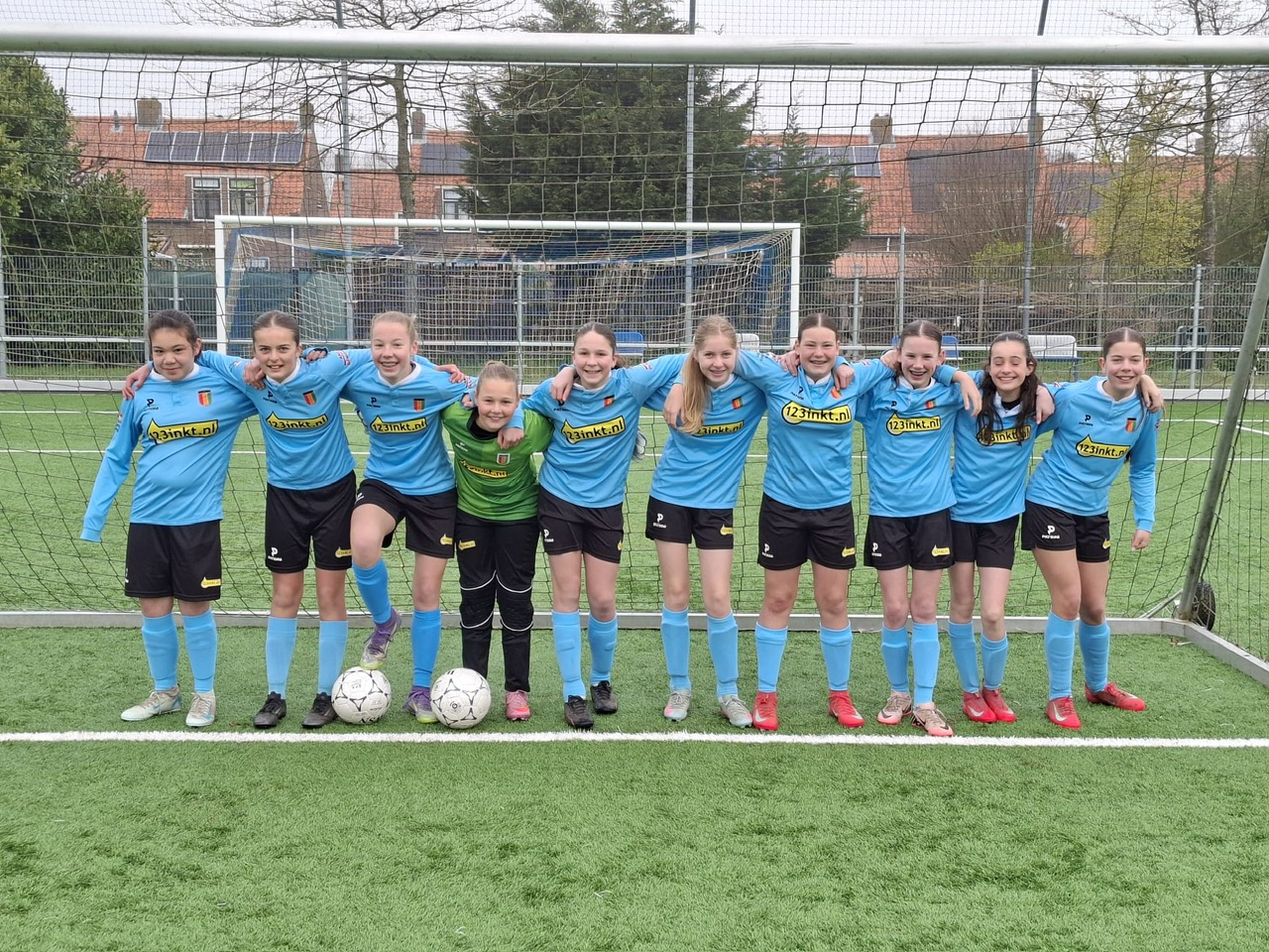 Jeugdwedstrijden 9 t/m 18 april: &quote; ...... ongeloof toen de scheidsrechter het doelpunt afkeurde&quote;.