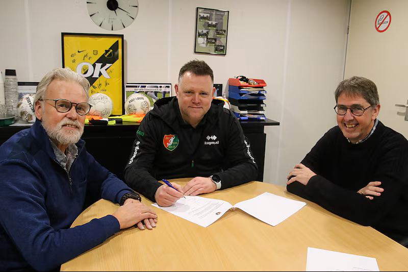 Trainerscarrousel: trainer Mick Vujovic verlengt contract!